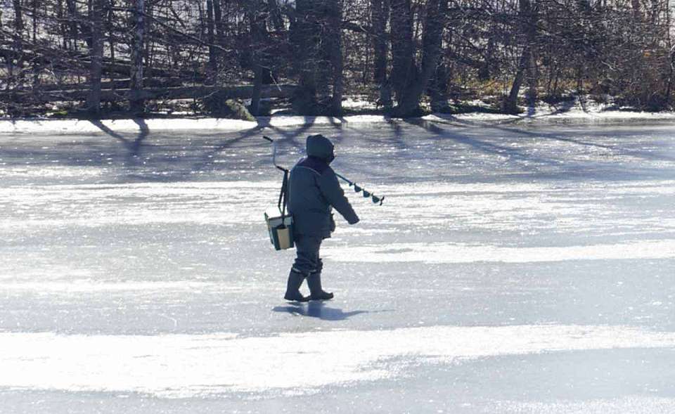 Воронежских рыбаков посреди водохранилища в плюсовую температуру сняли на видео