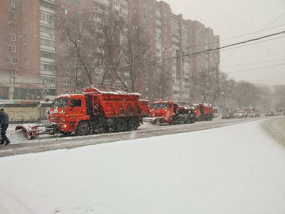 В Воронеже на уборке улиц от снега работают 200 единиц техники