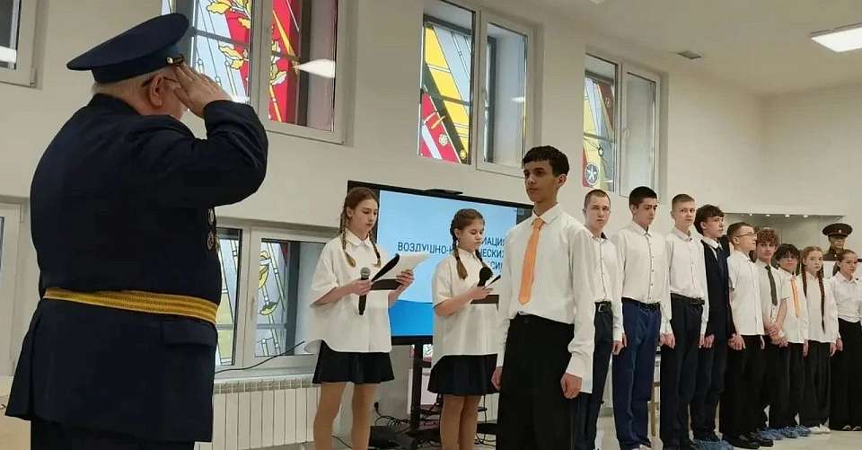 В Ленинском районе пополнились ряды «Юнармии»: к звёздам патриотизма в преддверии Дня космонавтики