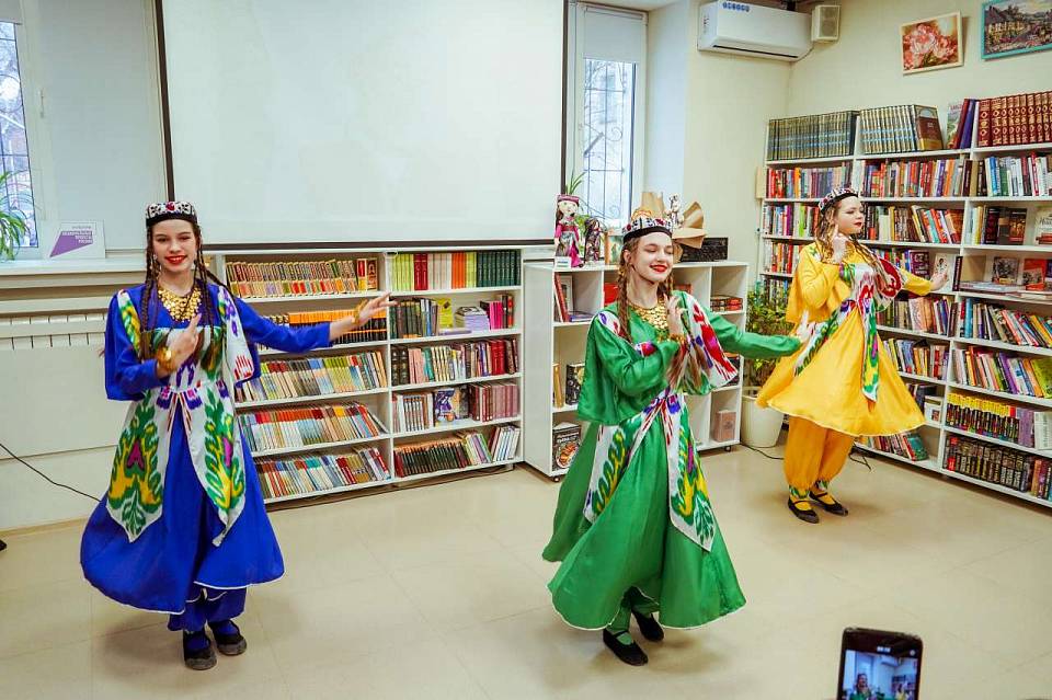 Воронежцы и гости из Узбекистана «перезагрузили» Международный день влюбленных