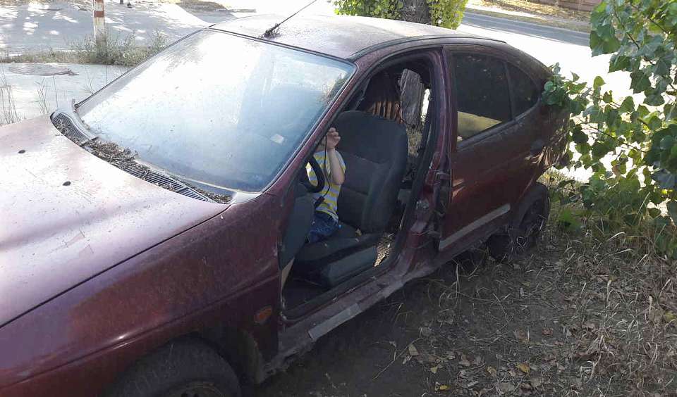 Угонщик автомобиля в воронежском селе застрял в луже