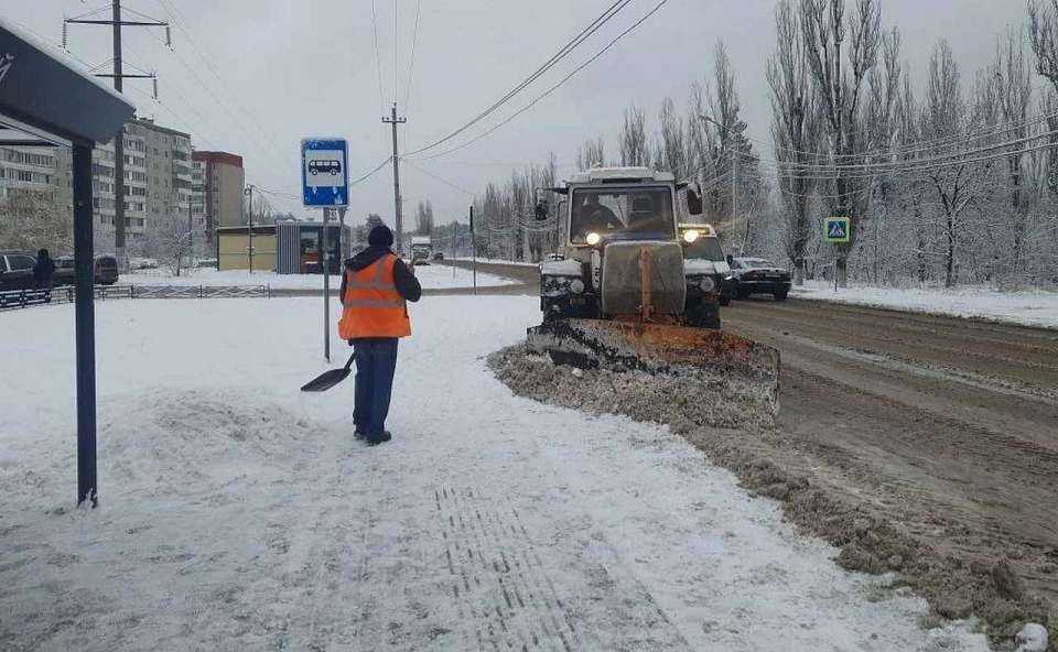 Уборка Воронежа от снега продолжается и днём, и ночью