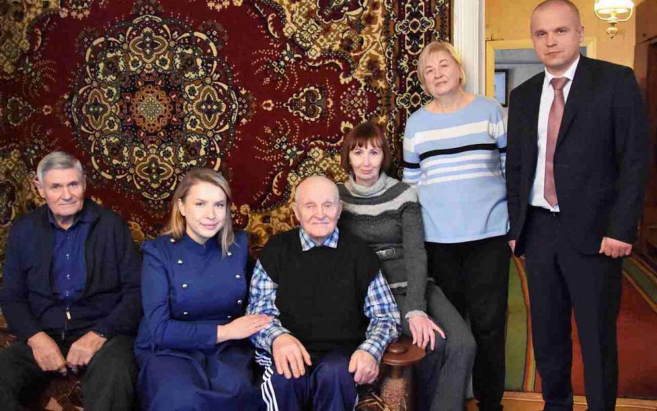 Поздравления с наступающим Новым годом принимают ветераны Великой Отечественной войны