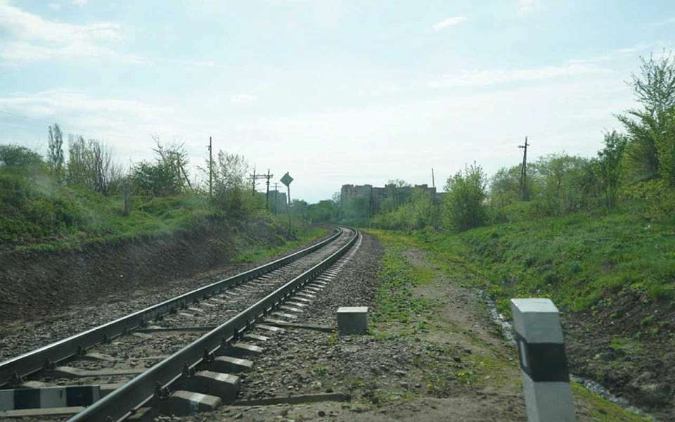 За самовольные пешеходные переходы через железную дорогу наказали должностное лицо под Воронежем