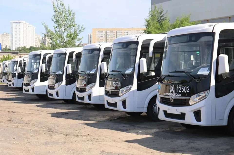 Выход на линию 30 новых автобусов анонсировал мэр Воронежа