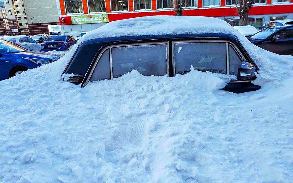 Снегопады повысили спрос на эвакуацию транспорта в Воронеже