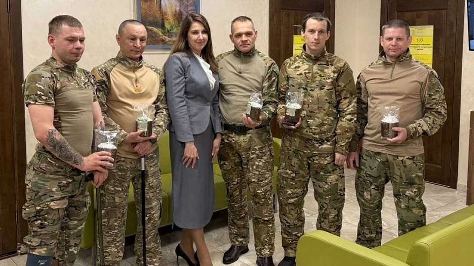 Воронежские бойцы получили более 800 куличей к Пасхе