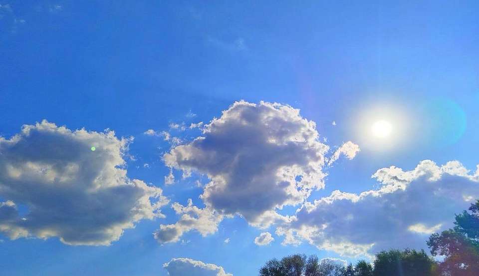 Из-за жары до +35 воронежские синоптики продлили действие жёлтого уровня опасности