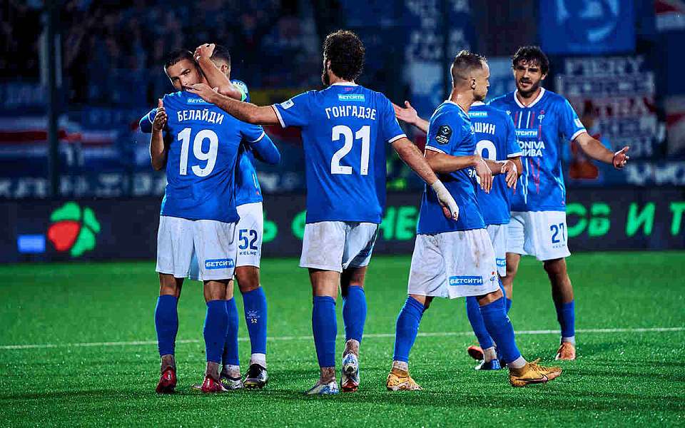 Лига PARI отметила полузащитника, форварда и тренеров воронежского «Факела»