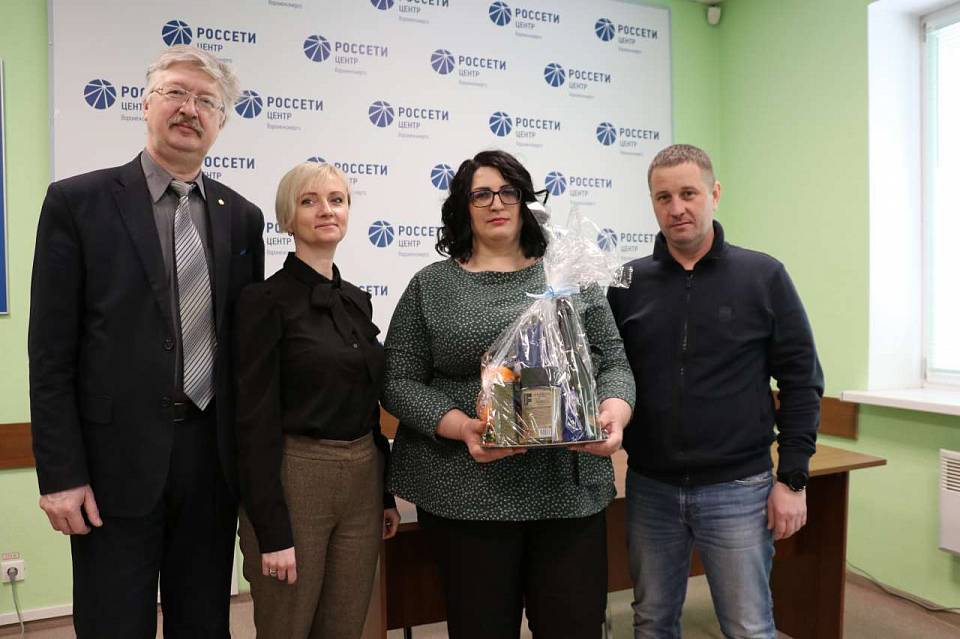 Специалисты Воронежэнерго поздравили семьи мобилизованных с Днем защитника Отечества