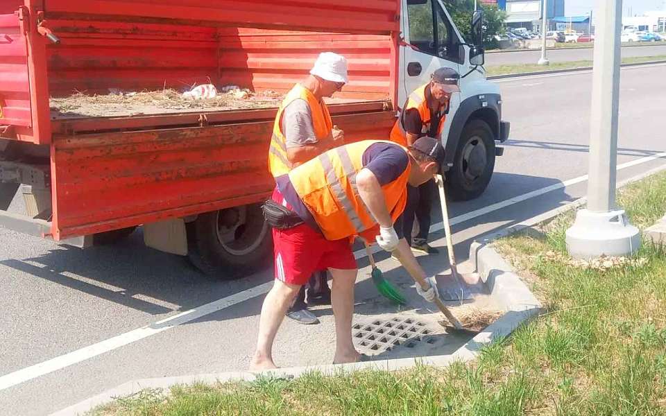 На улицах Железнодорожного района круглосуточно кипит работа