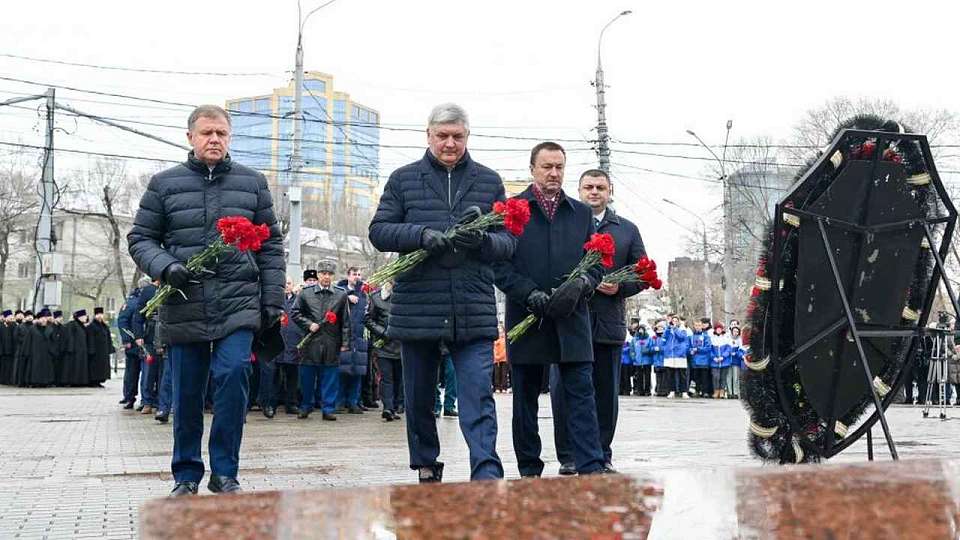Память воинов-интернационалистов почтил воронежский губернатор