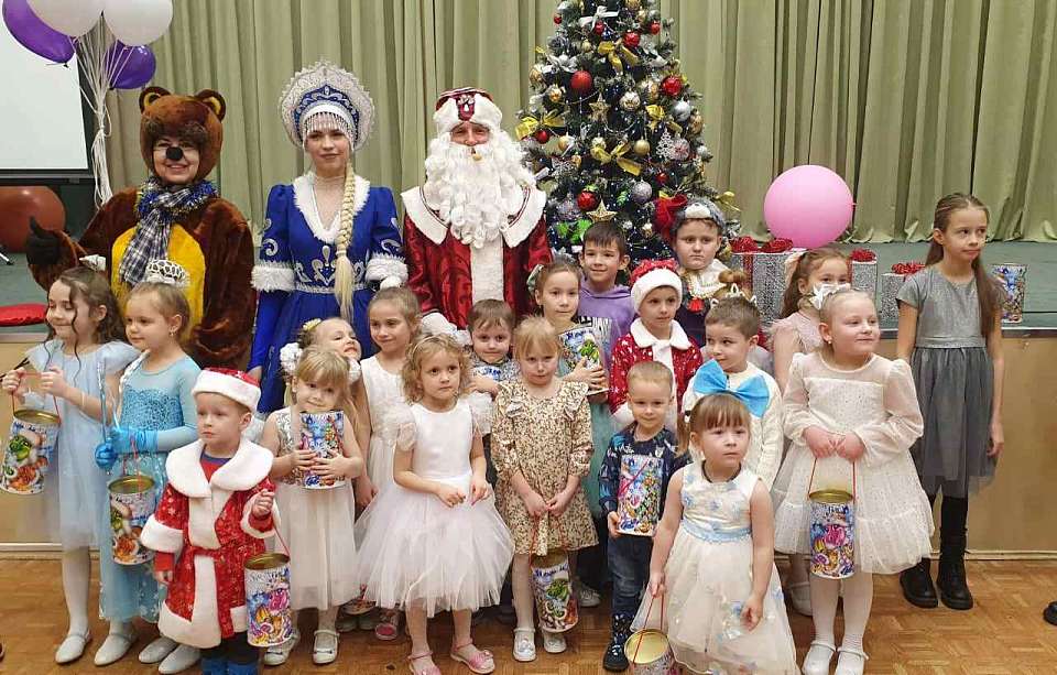 В Коминтерновском районе прошел веселый новогодний праздник для детей участников СВО