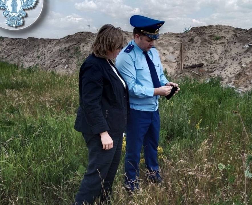 Под Воронежем на сельхозземлях обнаружили свалку строительных отходов