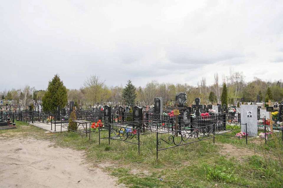 Чтобы поймать вандала, видеоловушку у могилы отца поставил воронежец