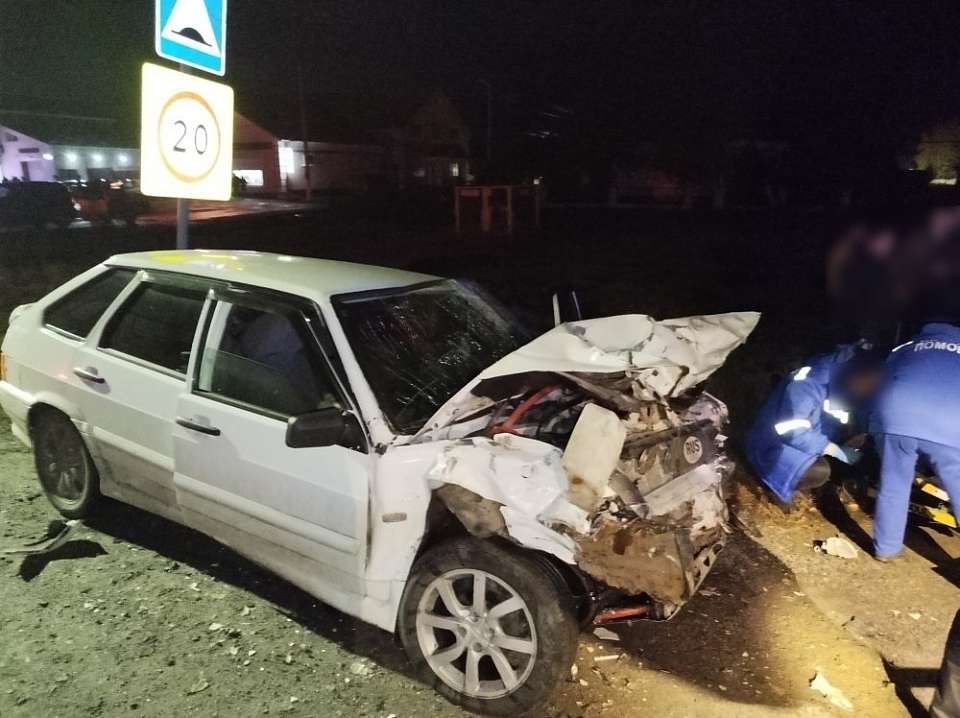 Погиб мужчина в ДТП трех легковушек в Воронежской области
