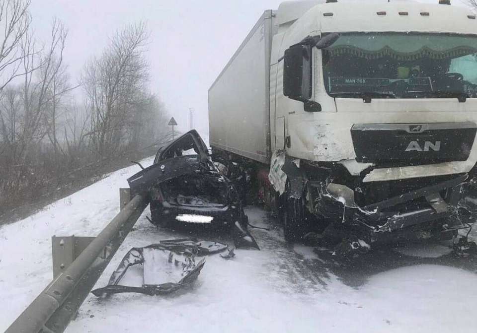 Погиб 25-летний водитель в ДТП в результате заноса на встречке в Воронежской области