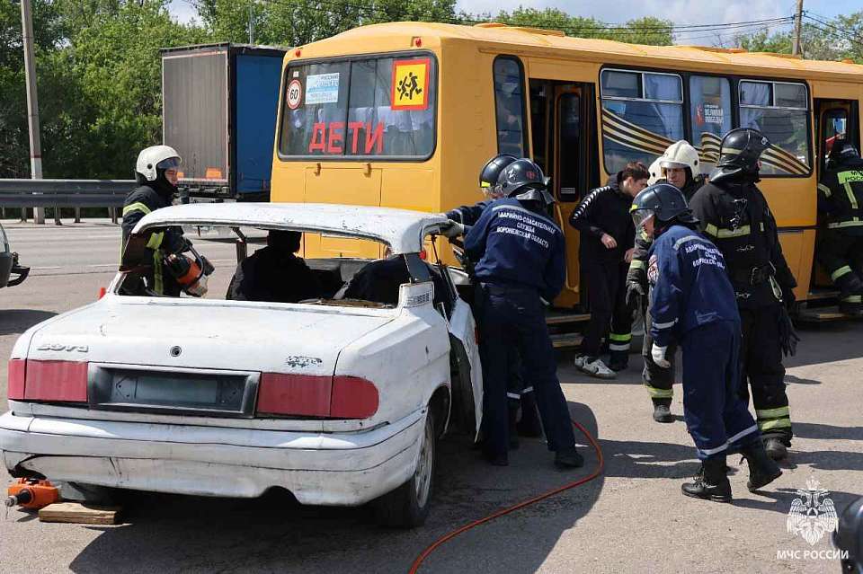 Вертолёт, разлитое топливо и пострадавшие пассажиры: крупные учения прошли под Воронежем