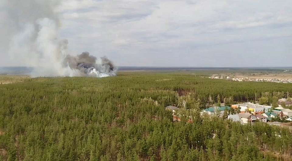 Лесная подстилка горит под Воронежем в микрорайоне Боровое