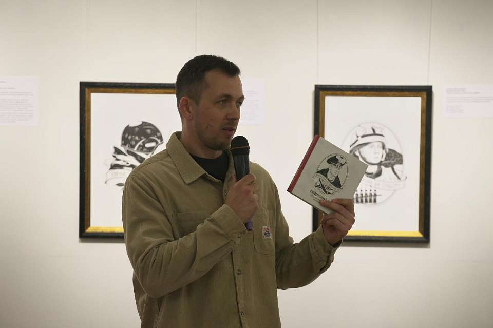 В воронежском музее Крамского открылась выставка художника Петра Скляра