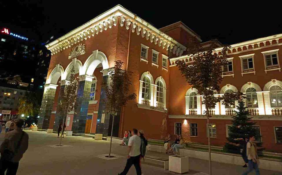 К выбору цвета фасада Дома офицеров приступили воронежские архитекторы