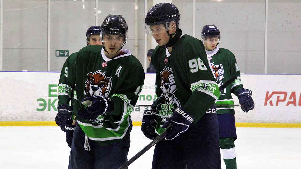 Хоккеисты из Боброва и Нововоронежа неудачно отыграли очередные домашние матчи