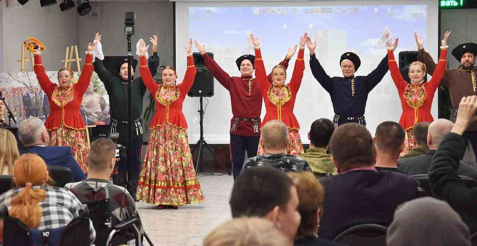 В Железнодорожном районе с Днём Героев Отечества поздравили участников СВО