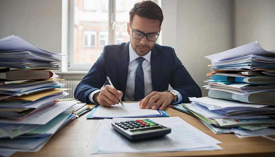 В первом полугодии 2025 года взносы россиян на корпоративные пенсии выросли на 35%