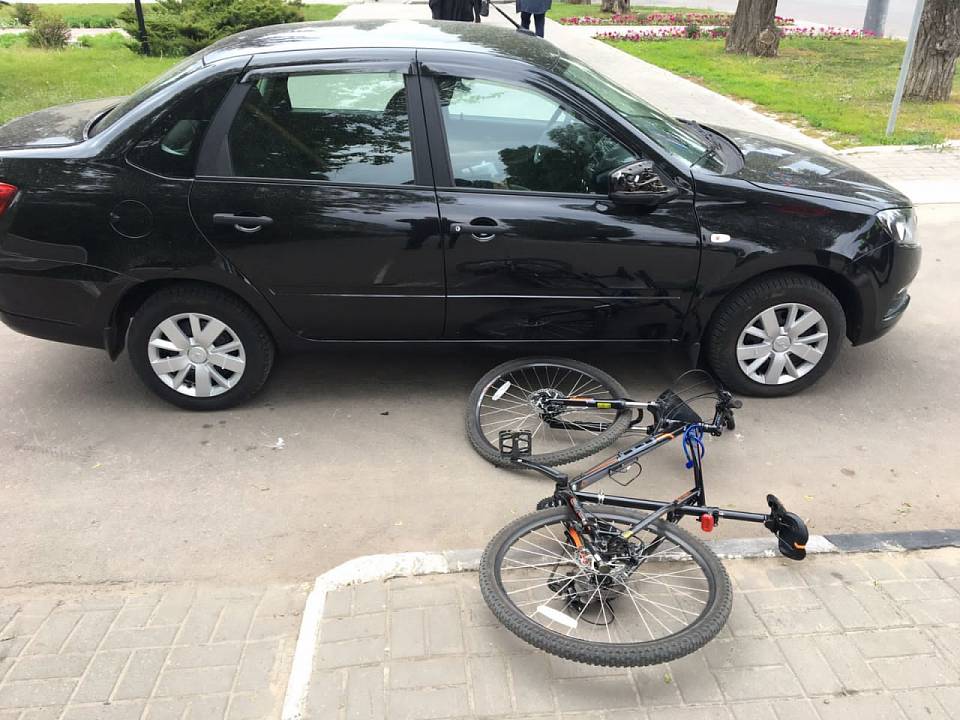 В Воронеже 38-летний велосипедист попал под колеса «Лады Гранты»