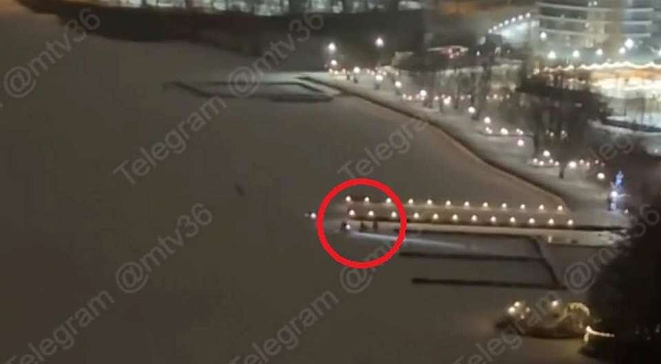 Гонки на льду устроили на скутерах в парке «Дельфин» в Воронеже