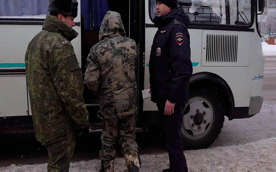 Рейд по мигрантам на стройках и в торговых точках провели силовики под Воронежем