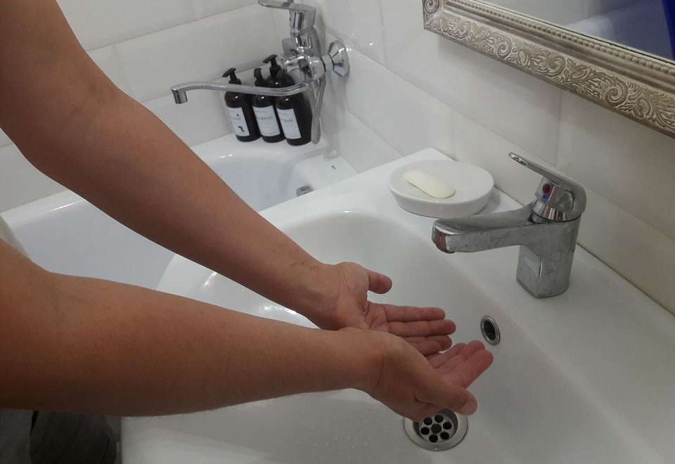 Авария на водоводе в Воронеже оставила без воды 6 улиц микрорайона ВАИ