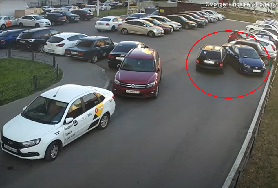 В Воронеже молодой водитель «Шкоды» протаранил три машины и скрылся