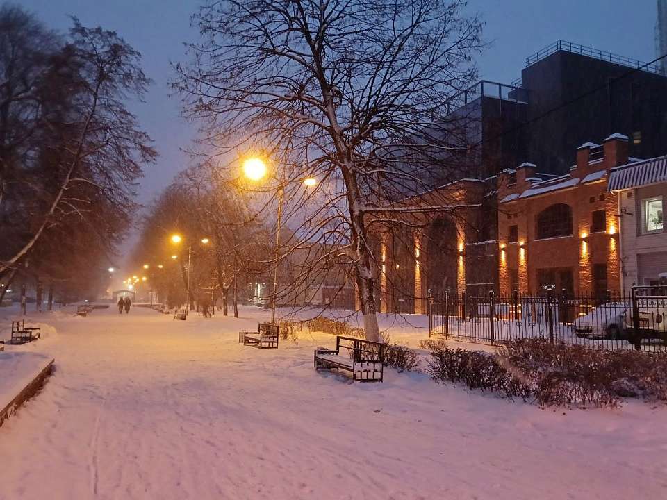 Более 1,2 тыс. кубометров снега вывезли коммунальщики из Воронежа в ночь на 18 января