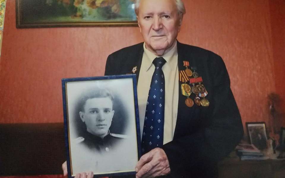 Ветерана Великой Отечественной войны поздравили в Коминтерновском районе  
