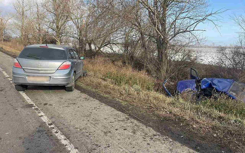 Один человек погиб и двое пострадали в ДТП на встречной полосе под Воронежем