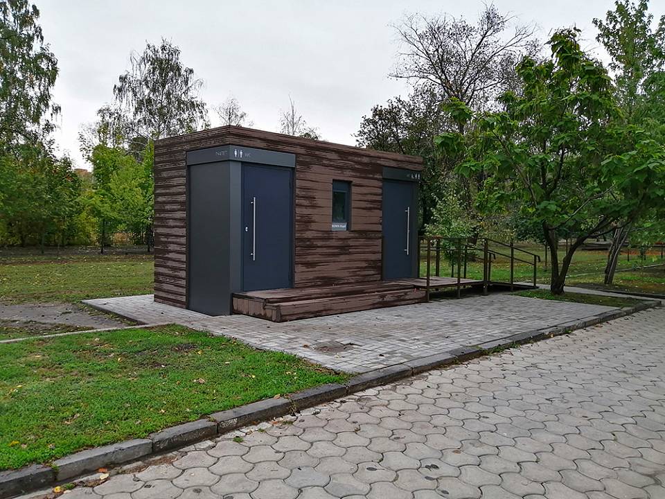 Еще в шести парках Воронежа появятся общественные туалеты