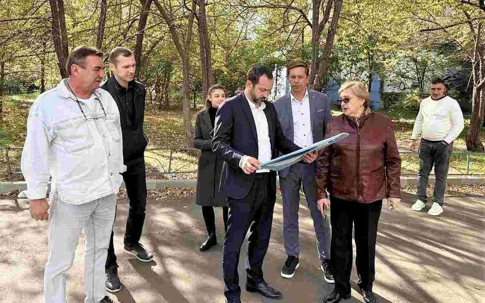Готовность дворов, благоустроенных в этом году, проверила межведомственная комиссия