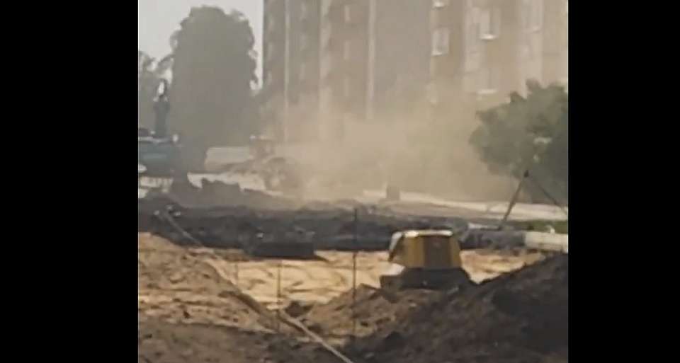 В Воронеже возле строящейся мегашколы пробили газовую трубу