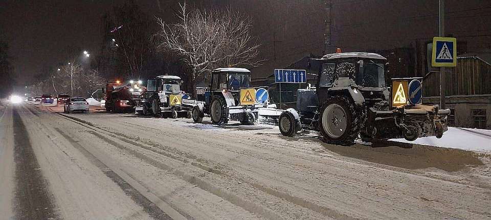 Ночью более 8 тысяч кубометров снега вывезли с улиц Воронежа