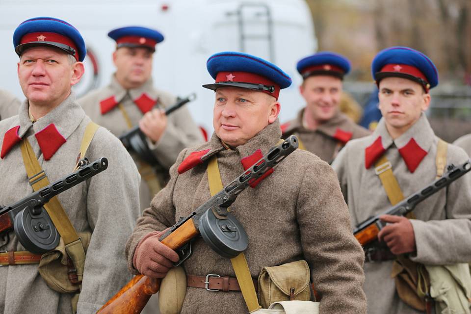 В Воронеже прошла реконструкция военного парада 1941 года