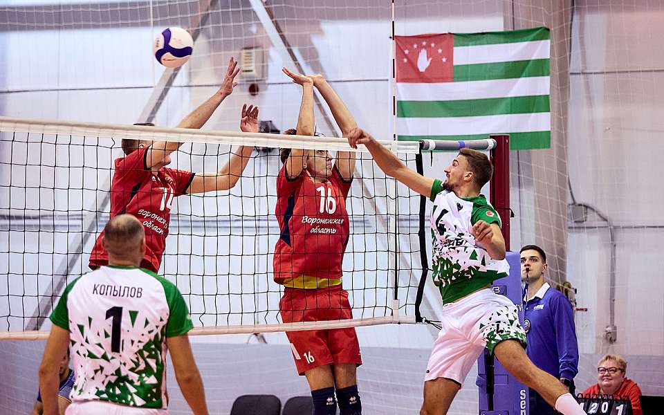 Волейболисты «Кристалла-Черкизово» выиграли в Воронеже два матча из трех