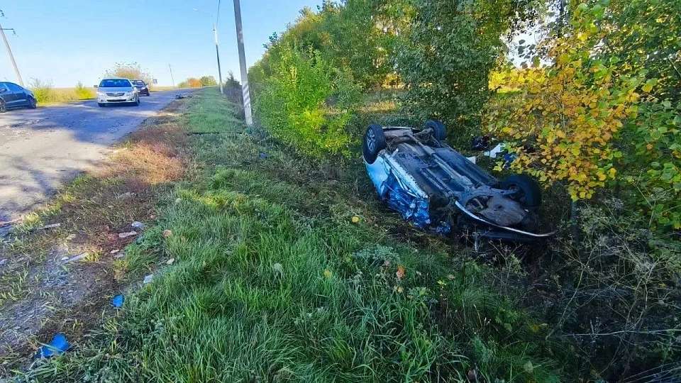 Во встречном ДТП с грузовиком под Воронежем погиб 76-летний водитель кроссовера