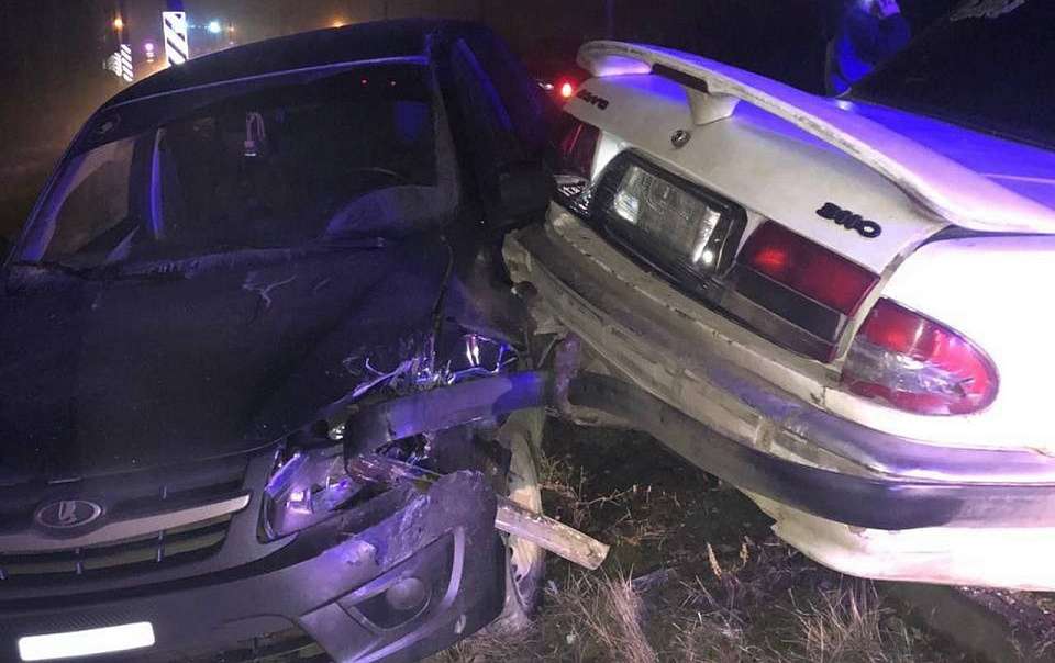 Мужчина и женщина пострадали в тройном ДТП под Воронежем
