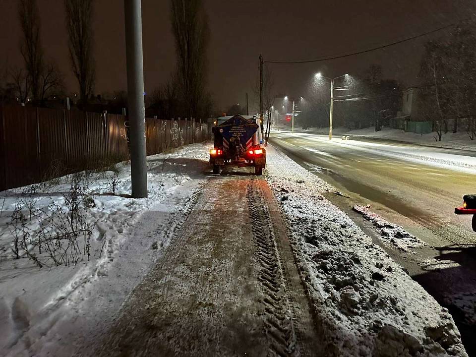 Более 4,2 тыс. кубометров снега вывезли за ночь с улиц Воронежа