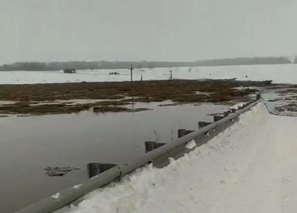 Плотину прорвало под Верхней Хавой в Воронежской области