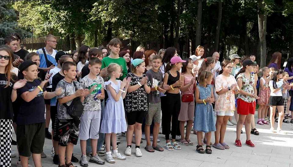 Школьники из прифронтовых городов ЛНР приехали в Воронеж