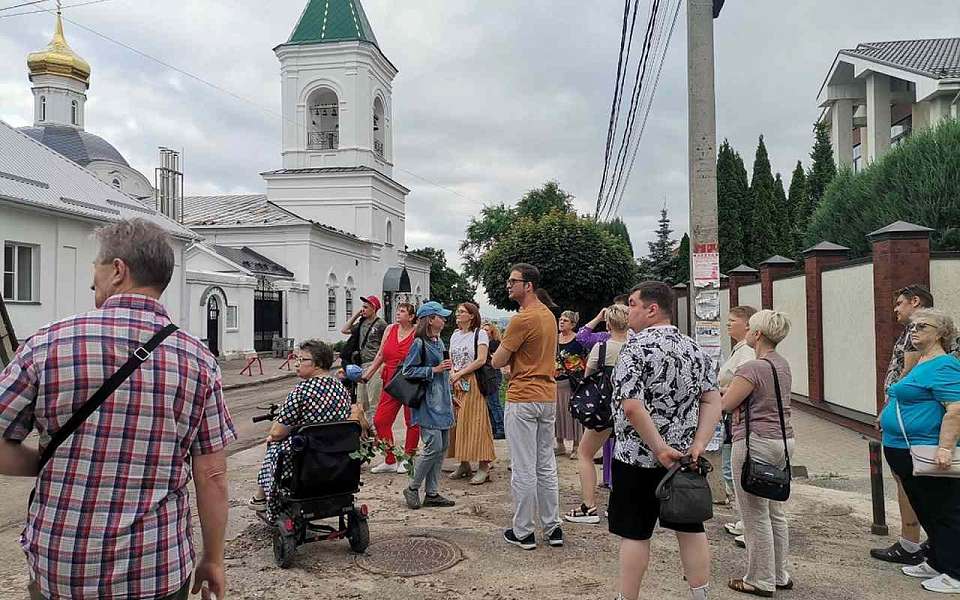 Литературную прогулку по Воронежу провели сотрудники библиотеки имени Троепольского  