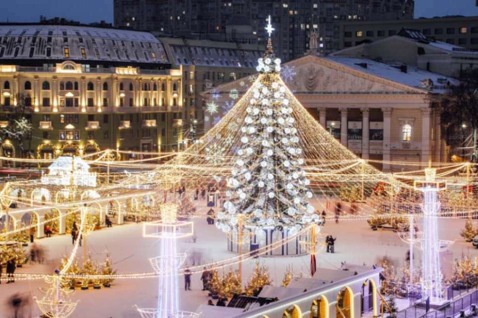 График работы новогодней площади Ленина и катка на Адмиралтейской площади напомнили воронежцам