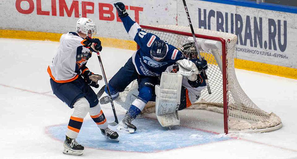 Воронежский «Буран» победил на домашнем льду «Магнитку»